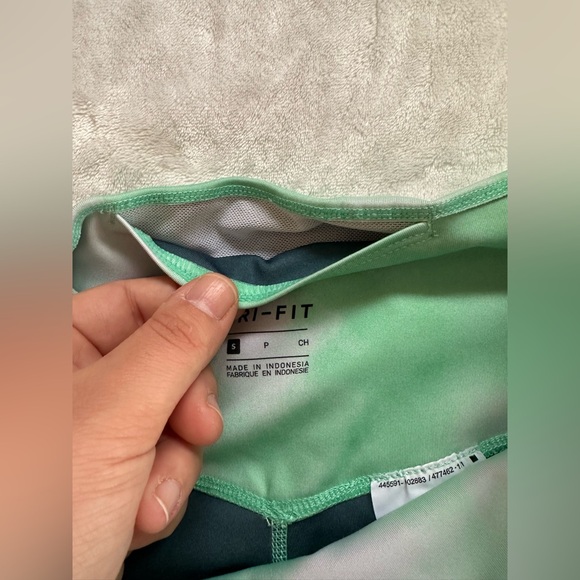 Nike One Icon Clash Mid-Rise Crop Leggings Green/White Size Small - Picture 9 of 15